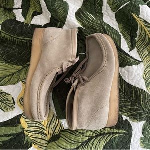 Women’s Clark’s Wallabees EUC!